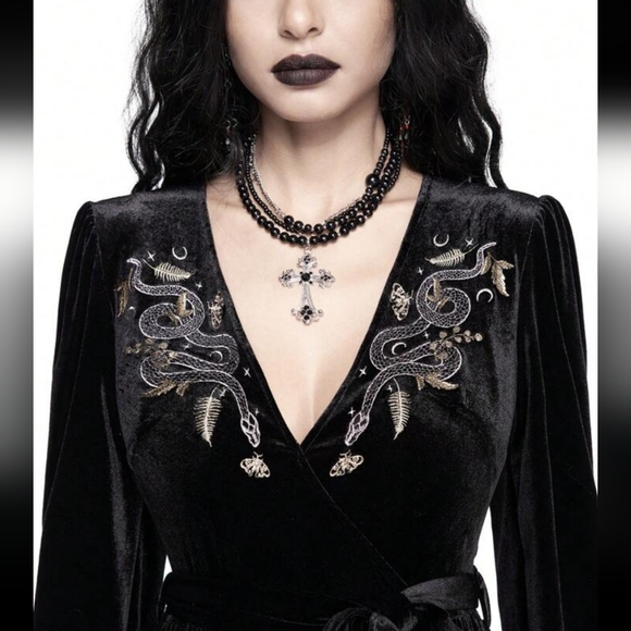 ROMWE Dresses & Skirts - Black Velvet Embroidered Dress